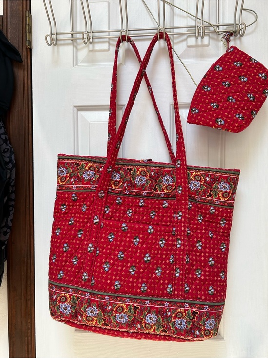 Vera Bradley Handbags - Vera Bradley Lg Quilted Floral Red Tote Bag. Bonus! W/ Matching Pouch-exc shape!
